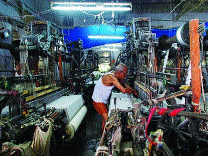 Spinning mills shut down due to lack of labor; In the midst of a commercial economic downturn | मजुरांअभावी यंत्रमाग कारखान्यांची धडधड बंद; व्यावसायिक आर्थिक मंदीच्या कचाट्यात Spinning mills shut down due to lack of labor; In the midst of a commercial economic downturn | मजुरांअभावी यंत्रमाग कारखान्यांची धडधड बंद; व्यावसायिक आर्थिक मंदीच्या कचाट्यात