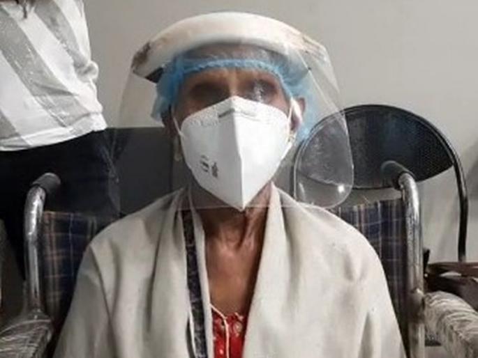 Instead of giving the right selection category, the wife of an 82-year-old teacher, Mira Bhayander, was tricked by the Municipal Corporation | हक्काची निवड श्रेणी देण्याऐवजी ८२ वर्षीय वृद्ध शिक्षक पत्नीची मीरा भाईंदर महापालिकेकडून फरफट  Instead of giving the right selection category, the wife of an 82-year-old teacher, Mira Bhayander, was tricked by the Municipal Corporation | हक्काची निवड श्रेणी देण्याऐवजी ८२ वर्षीय वृद्ध शिक्षक पत्नीची मीरा भाईंदर महापालिकेकडून फरफट