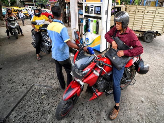 No helmet, no fuel...! New campaign in Uttar Pradesh for road safety by CM Yogi Adityanath | नो हेल्मेट, नो फ्यूल...! रस्ते सुरक्षेसाठी उत्तर प्रदेशात नवी मोहीम; पेट्रोल पंपावर ठेवणार वॉच No helmet, no fuel...! New campaign in Uttar Pradesh for road safety by CM Yogi Adityanath | नो हेल्मेट, नो फ्यूल...! रस्ते सुरक्षेसाठी उत्तर प्रदेशात नवी मोहीम; पेट्रोल पंपावर ठेवणार वॉच