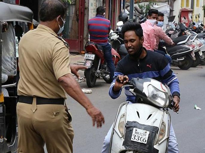 CoronaVirus News: Citizens' negligence even after action | CoronaVirus News: कारवाईच्या बडग्यानंतरही नागरिकांचा निष्काळजीपणा CoronaVirus News: Citizens' negligence even after action | CoronaVirus News: कारवाईच्या बडग्यानंतरही नागरिकांचा निष्काळजीपणा