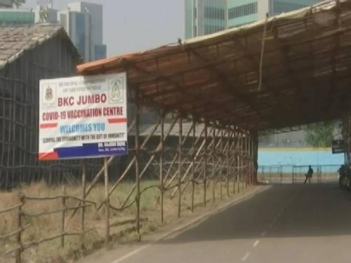 Corona is increasing, let it increase, we will not take vaccine Mumbaikars turn their back on vaccination | कोरोना वाढतोय, वाढू दे, आम्ही लस घेणार नाही... मुंबईकरांची लसीकरणाकडे पाठ Corona is increasing, let it increase, we will not take vaccine Mumbaikars turn their back on vaccination | कोरोना वाढतोय, वाढू दे, आम्ही लस घेणार नाही... मुंबईकरांची लसीकरणाकडे पाठ