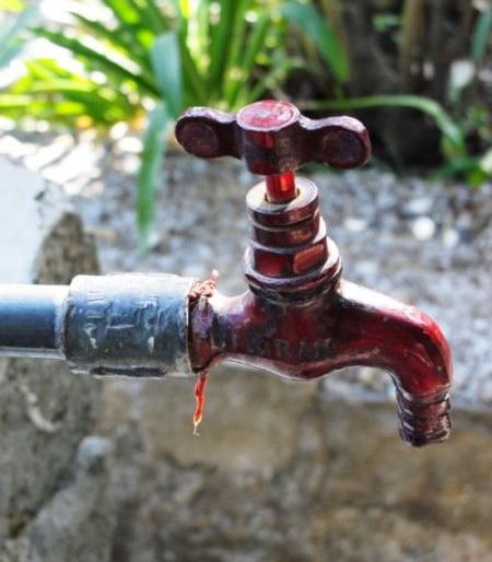 The water supply in Nagpur city affected due to the storm | वादळामुळे नागपूर शहरातील पाणीपुरवठा प्रभावित