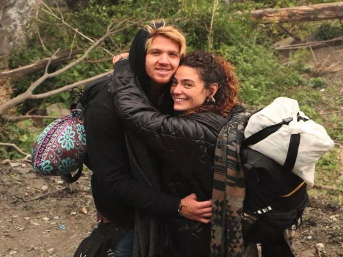 israel hamas war model survived gaza festival massacre hiding under boyfriend dead body | "बॉयफ्रेंडच्या मृतदेहाखाली अनेक तास लपून राहिले..."; युद्धातील अंगावर काटा आणणारी घटना israel hamas war model survived gaza festival massacre hiding under boyfriend dead body | "बॉयफ्रेंडच्या मृतदेहाखाली अनेक तास लपून राहिले..."; युद्धातील अंगावर काटा आणणारी घटना