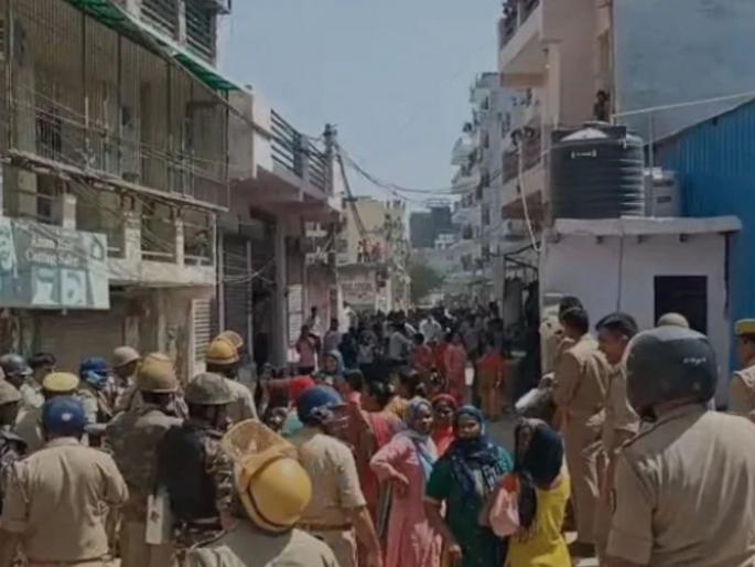 noida protest viral audio and instagram chat appeal to violent mobs bringing chili powder and lathi charging police | "लवकर या, येताना मिरचीपूड आणा"; जमावाला भडकवणारे धक्कादायक ऑडिओ, चॅट व्हायरल noida protest viral audio and instagram chat appeal to violent mobs bringing chili powder and lathi charging police | "लवकर या, येताना मिरचीपूड आणा"; जमावाला भडकवणारे धक्कादायक ऑडिओ, चॅट व्हायरल