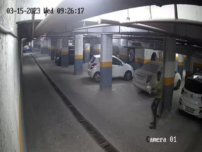 anger at being fired; Acid thrown on 15 cars at the same time | नोकरीवरून काढल्याचा राग; एकाच वेळी 15 गाड्यांवर फेकले अॅसिड anger at being fired; Acid thrown on 15 cars at the same time | नोकरीवरून काढल्याचा राग; एकाच वेळी 15 गाड्यांवर फेकले अॅसिड