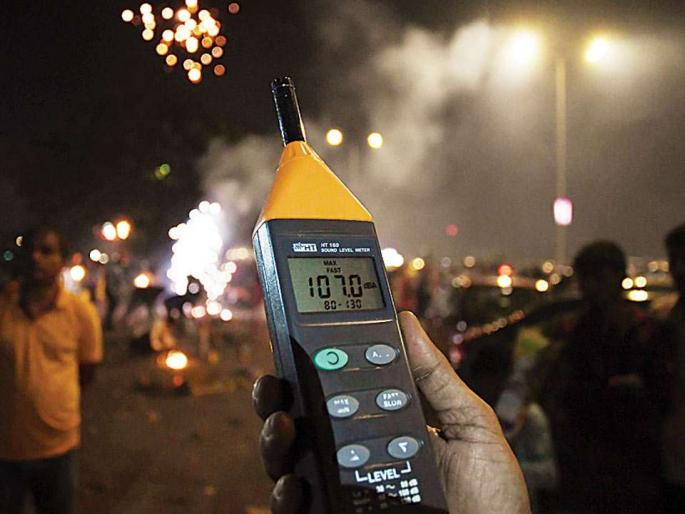 Noise pollution diminished this Diwali this year; The noise of fireworks in the residential area is low | यंदाच्या दिवाळीत ध्वनिप्रदूषण घटले; रहिवासी क्षेत्रात फटाक्यांचा आवाज कमी  Noise pollution diminished this Diwali this year; The noise of fireworks in the residential area is low | यंदाच्या दिवाळीत ध्वनिप्रदूषण घटले; रहिवासी क्षेत्रात फटाक्यांचा आवाज कमी