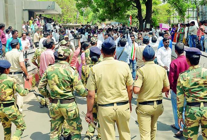 In total 26 candidates from Nagpur and 24 from Ramtek filled the nomination | नागपुरातून एकूण २६ तर रामटेकमधून २४ जणांनी भरले अर्ज