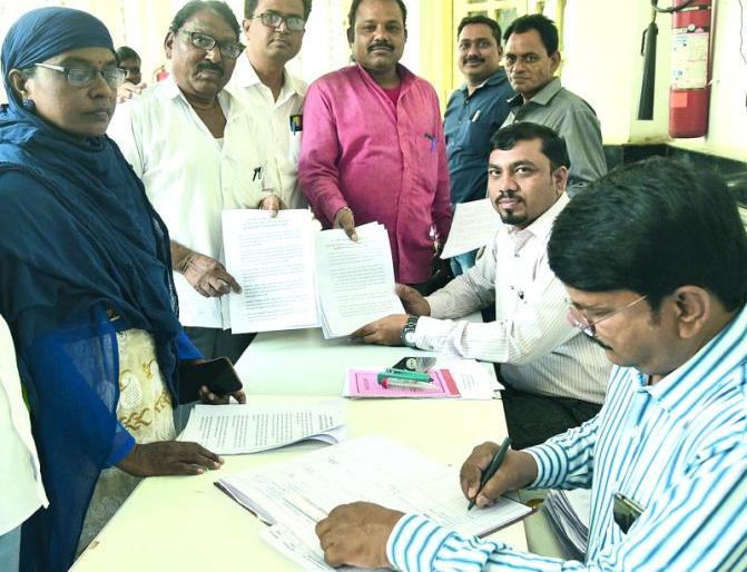 Confusion in distribution of nomination forms: Candidate confused | उमेदवारी अर्ज वितरणात घोळ : उमेदवार संभ्रमात