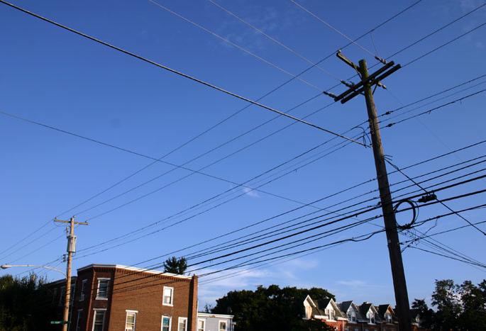 Dangerous power pole, delay in wire repairs | धोकादायक वीज खांब, तारांच्या दुरुस्तीत दिरंगाई Dangerous power pole, delay in wire repairs | धोकादायक वीज खांब, तारांच्या दुरुस्तीत दिरंगाई