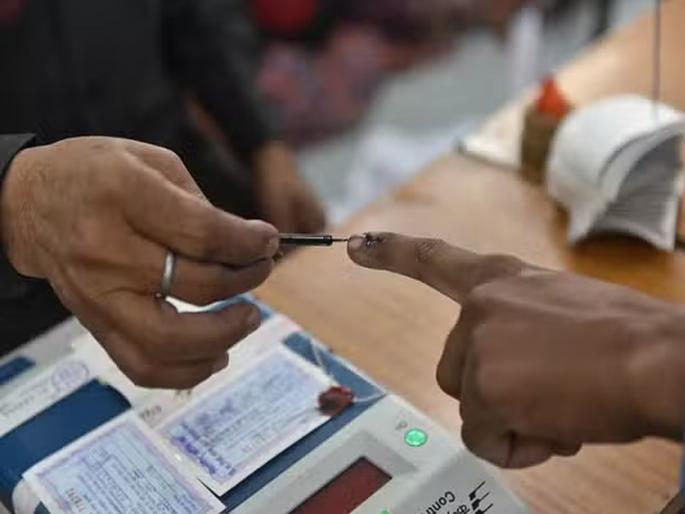 Maharashtra Vidhan Sabha Election 2024 Results Highlights - 70,000 voters used the NOTA option in Mumbai, votes are unhappy with political developments | Maharashtra Vidhan Sabha Election 2024 Results Highlights: मुंबईत ‘नोटा’ने गाठला ७० हजारांचा आकडा; मुंबईकरांची मतपेटीतून नाराजी Maharashtra Vidhan Sabha Election 2024 Results Highlights - 70,000 voters used the NOTA option in Mumbai, votes are unhappy with political developments | Maharashtra Vidhan Sabha Election 2024 Results Highlights: मुंबईत ‘नोटा’ने गाठला ७० हजारांचा आकडा; मुंबईकरांची मतपेटीतून नाराजी