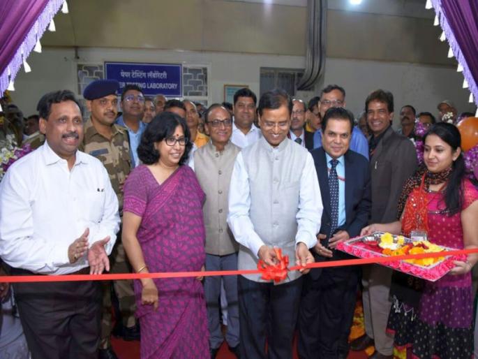 IntegLio plate handling technology in Nashik's currency notepress | नाशिकच्या करन्सी नोटप्रेसमध्ये इंटेग्लिओ प्लेट बनिवण्याचे तंत्रज्ञान IntegLio plate handling technology in Nashik's currency notepress | नाशिकच्या करन्सी नोटप्रेसमध्ये इंटेग्लिओ प्लेट बनिवण्याचे तंत्रज्ञान