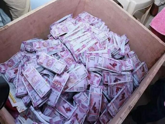 cash worth 4 crore seized near lonavla on mumbai pune expressway | मुंबई- पुणे द्रुतगती मार्गावर लोणावळ्याजवळ 4 कोटी रुपयांची रोकड पकडली cash worth 4 crore seized near lonavla on mumbai pune expressway | मुंबई- पुणे द्रुतगती मार्गावर लोणावळ्याजवळ 4 कोटी रुपयांची रोकड पकडली