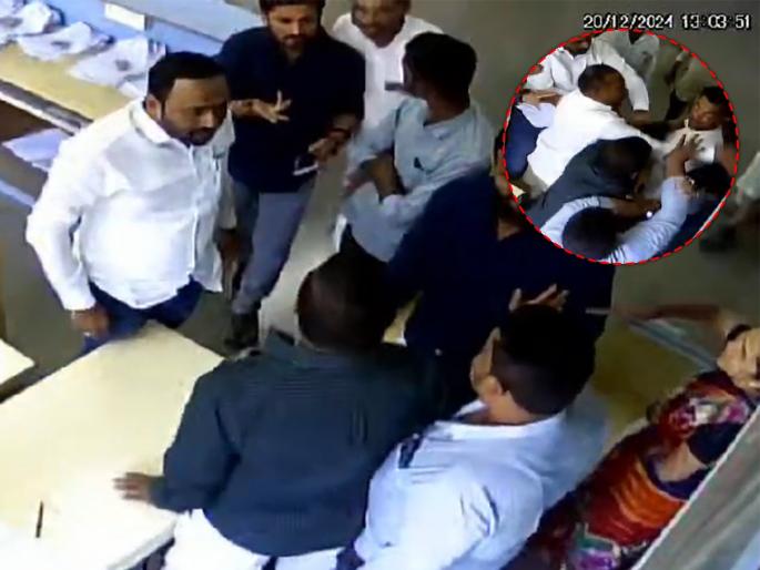 Clashes in Parli Municipality; Workers with former corporator beat up employee | परळी नगरपालिकेत राष्ट्रवादीच्या कार्यकर्त्यांचा राडा; कर्मचाऱ्यास कॅबिनमध्ये घुसून मारहाण