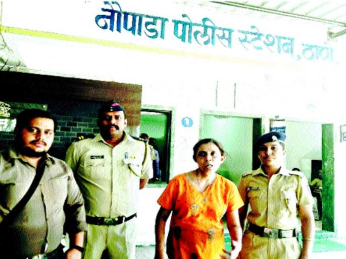 The life of a woman survived by the youth's fate | तरुणाच्या प्रसंगावधानामुळे वाचले महिलेचे प्राण The life of a woman survived by the youth's fate | तरुणाच्या प्रसंगावधानामुळे वाचले महिलेचे प्राण