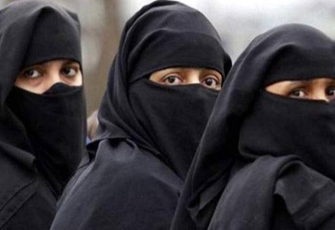 Triple Talaq bill pass again in Lok Sabha; Intense opposition from opponents | पती तुरुंगात गेल्यास मुस्लिम महिलेला खर्चाचे पैसे कोण देणार? ओवेसींचा सवाल Triple Talaq bill pass again in Lok Sabha; Intense opposition from opponents | पती तुरुंगात गेल्यास मुस्लिम महिलेला खर्चाचे पैसे कोण देणार? ओवेसींचा सवाल