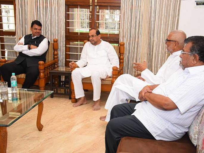 Taking the time out of the Mahajanesh Yatra, Chief Minister devendra fadanvis met Vikhe Patil | महाजनादेश यात्रा अहमदनगरमध्ये पोहोचताच मुख्यमंत्री विखे पाटलांच्या भेटीला Taking the time out of the Mahajanesh Yatra, Chief Minister devendra fadanvis met Vikhe Patil | महाजनादेश यात्रा अहमदनगरमध्ये पोहोचताच मुख्यमंत्री विखे पाटलांच्या भेटीला