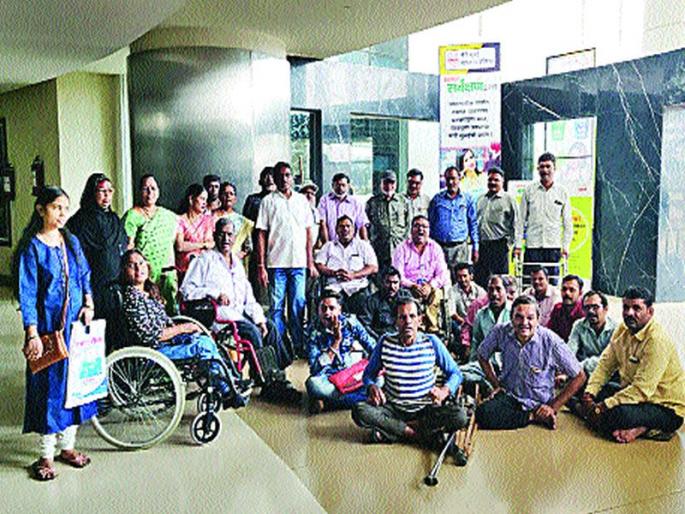 Opposition to the municipal corporation | दिव्यांगांचा महापालिकेवर मोर्चा, निर्णय न घेतल्यास आंदोलनाचा इशारा Opposition to the municipal corporation | दिव्यांगांचा महापालिकेवर मोर्चा, निर्णय न घेतल्यास आंदोलनाचा इशारा