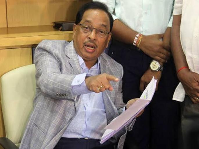 'Uddhav Thackeray swears daily at Matoshree', says Narayan Rane after 162 MLA swearing | 'उद्धव ठाकरे मातोश्रीवर दररोज शपथ घेतात', 'आम्ही 162'वरुन राणेंचा टोला 'Uddhav Thackeray swears daily at Matoshree', says Narayan Rane after 162 MLA swearing | 'उद्धव ठाकरे मातोश्रीवर दररोज शपथ घेतात', 'आम्ही 162'वरुन राणेंचा टोला