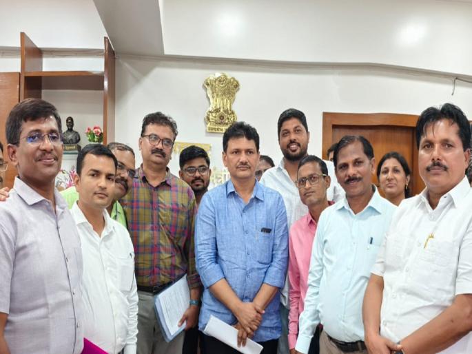 The strike called by the employees of the National Health Mission was finally called off after a meeting with Health Minister Prakash Abitkar | अखेर एनआरएचएम कर्मचाऱ्यांचा संप २३ दिवसांनी मागे, १० मागण्यांना तत्त्वतः मान्यता The strike called by the employees of the National Health Mission was finally called off after a meeting with Health Minister Prakash Abitkar | अखेर एनआरएचएम कर्मचाऱ्यांचा संप २३ दिवसांनी मागे, १० मागण्यांना तत्त्वतः मान्यता