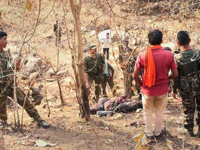 The assassination of the Naxalites, the assassination of the police, is the murder | नक्षलवाद्यांची पुन्हा दडपशाही, पोलीस खबऱ्या असल्याच्या संशयावरुन इसमाची हत्या The assassination of the Naxalites, the assassination of the police, is the murder | नक्षलवाद्यांची पुन्हा दडपशाही, पोलीस खबऱ्या असल्याच्या संशयावरुन इसमाची हत्या