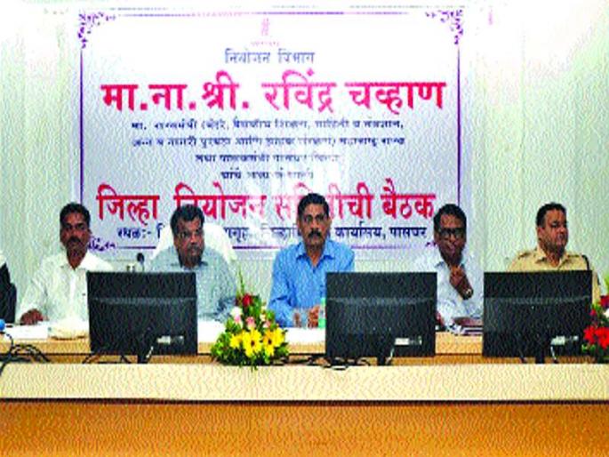 The expenses related to the work should be completed within the stipulated time | संबंधित कामांवरील खर्च नियोजित वेळेत पूर्ण करावा The expenses related to the work should be completed within the stipulated time | संबंधित कामांवरील खर्च नियोजित वेळेत पूर्ण करावा