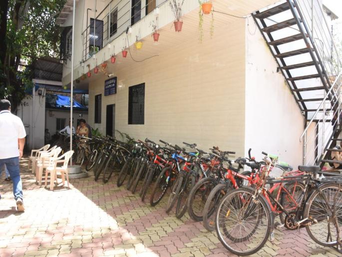 UP's Man ran after seeing the mumbai police and got caught; he is cycle theft | पोलिसांना पाहून पळाला आणि जाळ्यात अडकला; चौकशीच सायकल चोर निघाला UP's Man ran after seeing the mumbai police and got caught; he is cycle theft | पोलिसांना पाहून पळाला आणि जाळ्यात अडकला; चौकशीच सायकल चोर निघाला