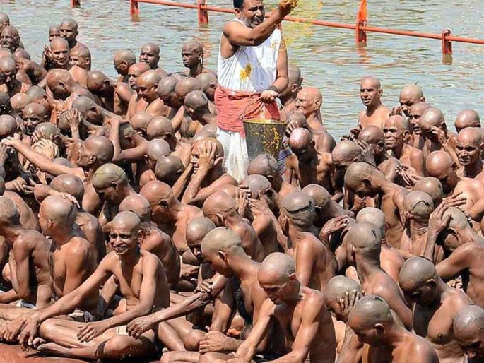 Engineer to MBA ... In the Kumbh Mela, 10 thousand graduates have become Nagasadhu | इंजिनिअर ते एमबीए... कुंभमेळ्यात तब्बल 10 हजार पदवीधारक बनले नागासाधू Engineer to MBA ... In the Kumbh Mela, 10 thousand graduates have become Nagasadhu | इंजिनिअर ते एमबीए... कुंभमेळ्यात तब्बल 10 हजार पदवीधारक बनले नागासाधू
