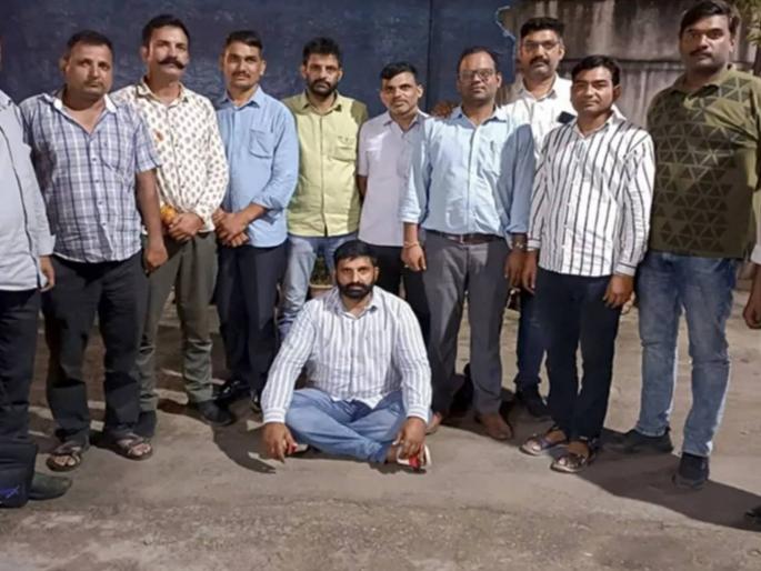 NSG commando showed bravery in 26/11 Mumbai attack; now arrested on charges of ganja smuggling | धक्कादायक! मुंबईतील २६/११ मधील हल्ल्यात NSG कमांडोने शौर्य दाखवले; आता गांजा तस्करीच्या आरोपाखाली अटक NSG commando showed bravery in 26/11 Mumbai attack; now arrested on charges of ganja smuggling | धक्कादायक! मुंबईतील २६/११ मधील हल्ल्यात NSG कमांडोने शौर्य दाखवले; आता गांजा तस्करीच्या आरोपाखाली अटक