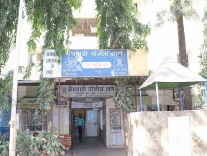 A minor was tortured at knifepoint for four years; Shocking types in Mumbai | चाकूच्या धाकात अल्पवयीन मुलावर चार वर्षे अत्याचार; मुंबईतील धक्कादायक प्रकार A minor was tortured at knifepoint for four years; Shocking types in Mumbai | चाकूच्या धाकात अल्पवयीन मुलावर चार वर्षे अत्याचार; मुंबईतील धक्कादायक प्रकार