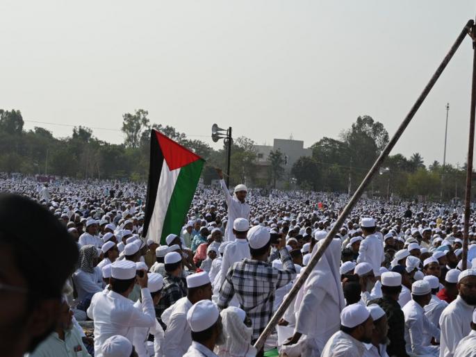 Nashik: Palestinian flag hoisted during namaz in Malegaon | Nashik: मालेगावमध्ये नमाज पठणाच्यावेळी फडकावला पॅलेस्टीनचा ध्वज Nashik: Palestinian flag hoisted during namaz in Malegaon | Nashik: मालेगावमध्ये नमाज पठणाच्यावेळी फडकावला पॅलेस्टीनचा ध्वज