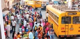 Nalasopara has no zone for peddlers in 10 years | नालासोपाऱ्यात 10 वर्षांत फेरीवाल्यांसाठी झोन नाहीच Nalasopara has no zone for peddlers in 10 years | नालासोपाऱ्यात 10 वर्षांत फेरीवाल्यांसाठी झोन नाहीच