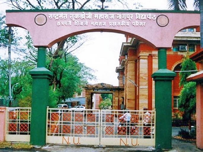‘NSUI’ aggressive for demand for ‘online’ exams, protestors closes the entrance of Nagpur University | ‘ऑनलाइन’ परीक्षेच्या मागणीसाठी ‘एनएसयूआय’ आक्रमक; विद्यापीठाचे प्रवेशद्वार केले बंद ‘NSUI’ aggressive for demand for ‘online’ exams, protestors closes the entrance of Nagpur University | ‘ऑनलाइन’ परीक्षेच्या मागणीसाठी ‘एनएसयूआय’ आक्रमक; विद्यापीठाचे प्रवेशद्वार केले बंद