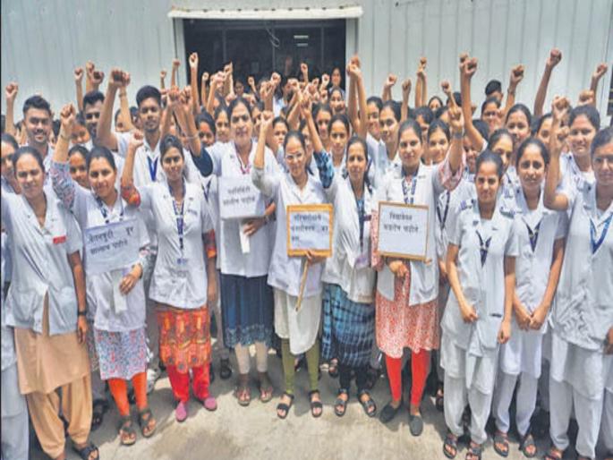 Routine surgeries closed; Nurses hit by strike, those in stable condition discharged | नियमित शस्त्रक्रिया बंद; परिचारिका संपाचा फटका, प्रकृती स्थिर असणाऱ्यांना दिले डिस्चार्ज Routine surgeries closed; Nurses hit by strike, those in stable condition discharged | नियमित शस्त्रक्रिया बंद; परिचारिका संपाचा फटका, प्रकृती स्थिर असणाऱ्यांना दिले डिस्चार्ज