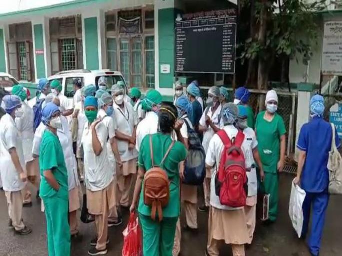 Corona warrior nurses government's neglected in providing security; Statewide agitation warning of nurses in Sassoon | कोरोना योद्धया नर्सना सुरक्षा देण्यात सरकारचा हात आखडता ; ससूनमधील नर्सेसचा राज्यव्यापी आंदोलनाचा इशारा