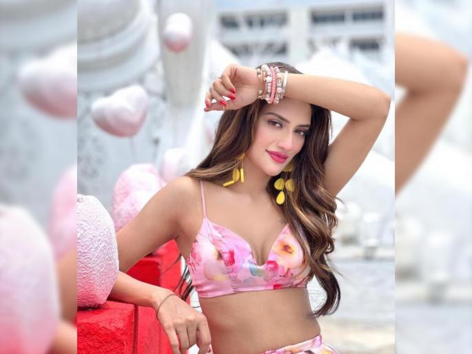 actress nusrat jahan latest sizzling photoshoot viral on social media instagram parliament session 2022 | अधिवेशनाचा पहिलाच दिवस अन् पूर्वसंध्येला महिला खासदाराचं बोल्ड फोटोशूट