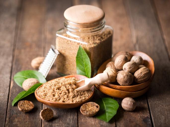 Beauty tips : Skin care, Uses of nutmeg for removing blackheads | Blackheads च्या समस्येने परेशान? मग स्वयंपाक घरातल्या 'या' पदार्थाचा करा उपयोग!