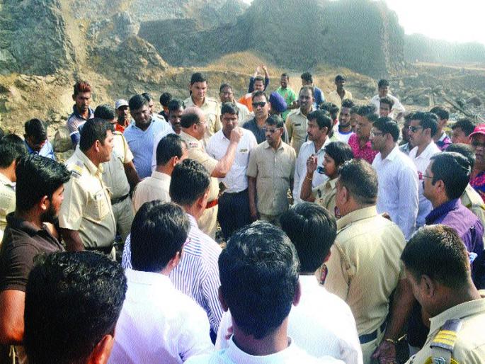 Snowplighting: Upleta Blasting Survivors | टेकडीचे सपाटीकरण : उलवेतील ब्लास्टिंगमुळे रहिवाशांचा जीव टांगणीला Snowplighting: Upleta Blasting Survivors | टेकडीचे सपाटीकरण : उलवेतील ब्लास्टिंगमुळे रहिवाशांचा जीव टांगणीला