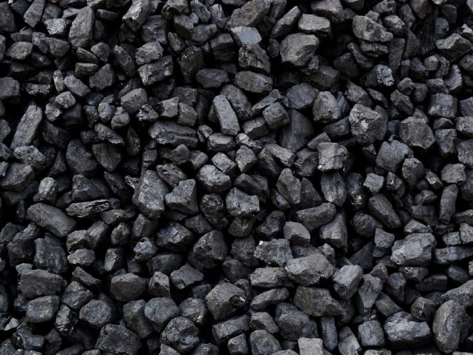 Three truckloads of coal looted at gunpoint; Thrilling Incident in Chandrapurs Powani 2 Coal Mine | बंदुकीच्या धाकावर तीन ट्रक कोळसा लुटला; पोवनी २ कोळसा खाणीतील थरारक घटना