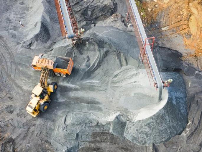 India's bid for lithium from over 50 countries; Deposits have also been found in Karnataka, Jammu and Kashmir | ५०हून अधिक देशांतून लिथियमसाठी भारताचे प्रयत्न; कर्नाटक, जम्मू-काश्मीरमध्येही सापडले साठे India's bid for lithium from over 50 countries; Deposits have also been found in Karnataka, Jammu and Kashmir | ५०हून अधिक देशांतून लिथियमसाठी भारताचे प्रयत्न; कर्नाटक, जम्मू-काश्मीरमध्येही सापडले साठे