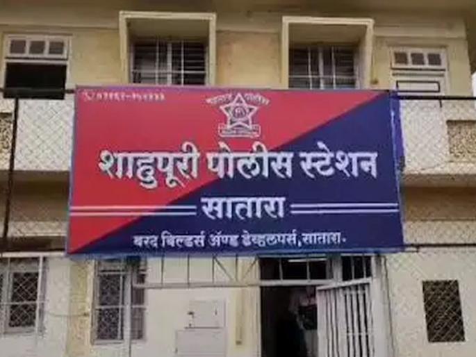 A schoolgirl was chased and molested in Satara; A case has been registered against a 17-year-old youth | साताऱ्यात शाळकरी मुलीचा पाठलाग करून विनयभंग; १७ वर्षीय तरुणावर गुन्हा दाखल A schoolgirl was chased and molested in Satara; A case has been registered against a 17-year-old youth | साताऱ्यात शाळकरी मुलीचा पाठलाग करून विनयभंग; १७ वर्षीय तरुणावर गुन्हा दाखल