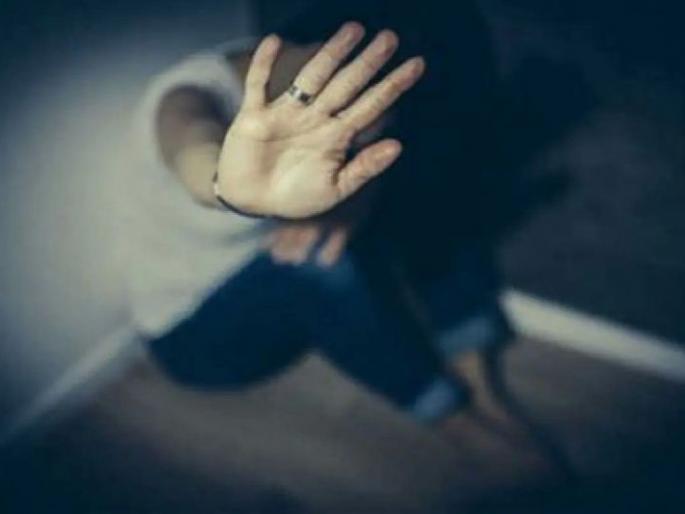 mother sold her daughter to brothel in nagpur | पोटच्या मुलीला कुंटनखान्यावर विकले; निर्दयी आईवर गुन्हा दाखल mother sold her daughter to brothel in nagpur | पोटच्या मुलीला कुंटनखान्यावर विकले; निर्दयी आईवर गुन्हा दाखल