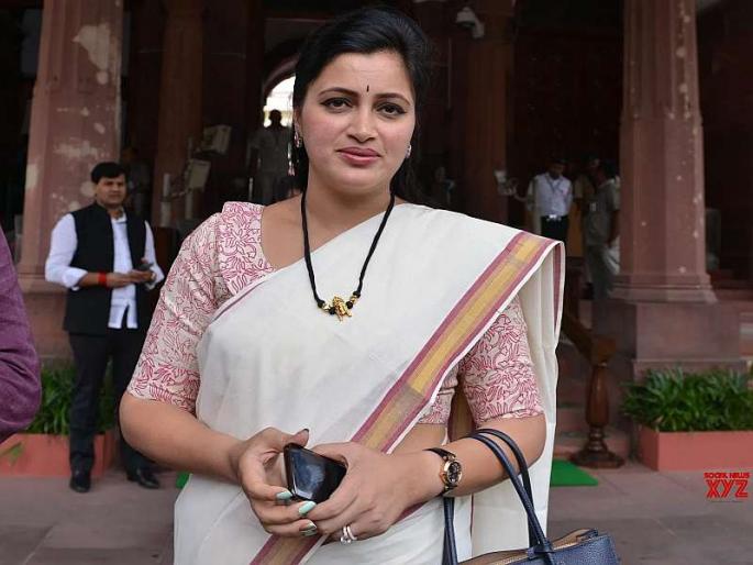 Navneet Kaur's strange statement while expressing sympathy for the victim | Hinganghat Case : "ती' जगली असती तरी दर दिवशी मेली असती, त्यापेक्षा...'