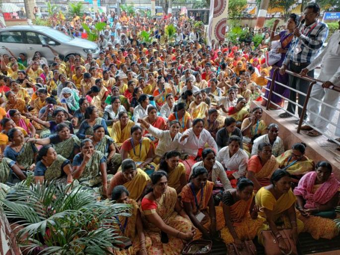 Indefinite strike of Aashasevikancha until the online works are not withdrawn in ahmadnagar | ॲानलाईनची कामे काढून घेत नाही, तोपर्यंत आशासेविकांचा बेमुदत संप Indefinite strike of Aashasevikancha until the online works are not withdrawn in ahmadnagar | ॲानलाईनची कामे काढून घेत नाही, तोपर्यंत आशासेविकांचा बेमुदत संप