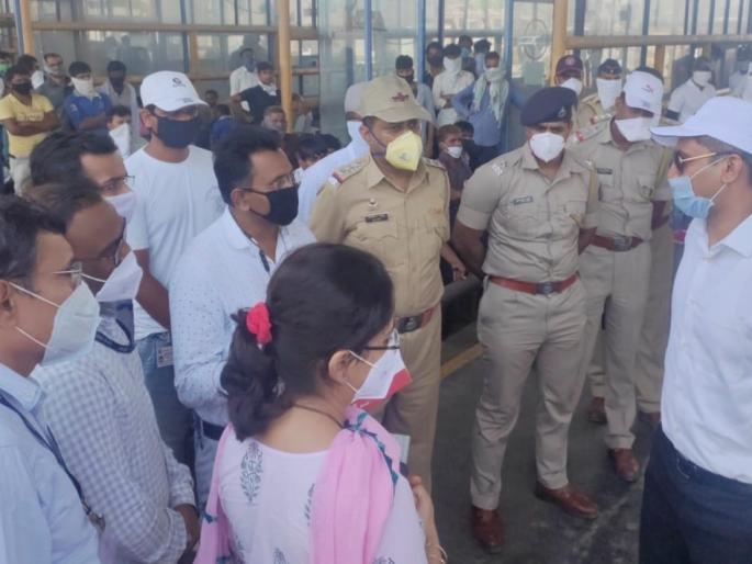 Superintendent of Police inspects the border check post | पोलीस अधिक्षकांची सीमा तपासणी नाक्यावर पाहणी Superintendent of Police inspects the border check post | पोलीस अधिक्षकांची सीमा तपासणी नाक्यावर पाहणी