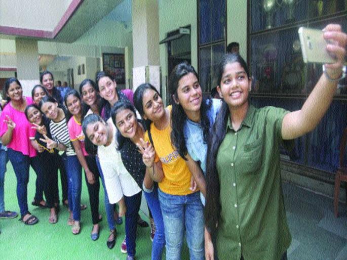 Navi Mumbai, Panvel and Uran celebrate the celebration of the students | नवी मुंबई, पनवेलसह उरणमध्ये विद्यार्थ्यांनी साजरा केला जल्लोष Navi Mumbai, Panvel and Uran celebrate the celebration of the students | नवी मुंबई, पनवेलसह उरणमध्ये विद्यार्थ्यांनी साजरा केला जल्लोष