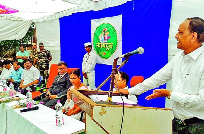 'Judiciary' reached the remote areas of Gadchiroli | गडचिरोलीच्या दुर्गम भागात पोहचली ‘न्यायदेवता’ 'Judiciary' reached the remote areas of Gadchiroli | गडचिरोलीच्या दुर्गम भागात पोहचली ‘न्यायदेवता’