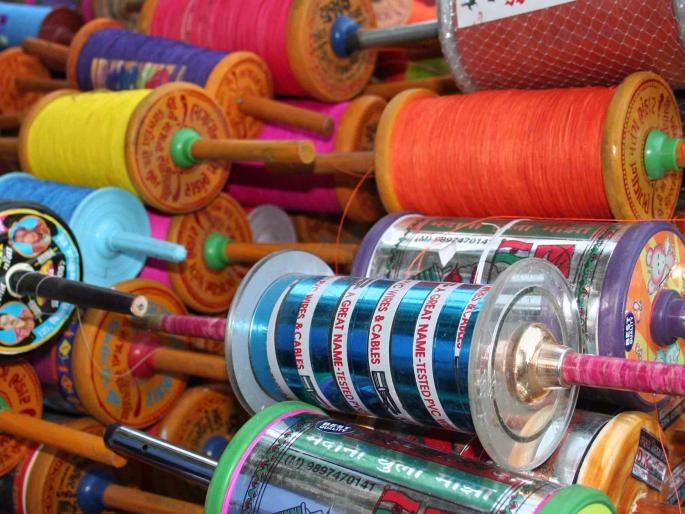 Police raid on 'Nylon'manja seller in Nagpur | नागपुरात ‘नायलॉन’ मांजा विक्रेत्यांवर पोलिसांचा छापा Police raid on 'Nylon'manja seller in Nagpur | नागपुरात ‘नायलॉन’ मांजा विक्रेत्यांवर पोलिसांचा छापा