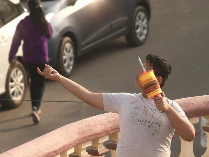 nashik,nylon,manja,two,wheeler,owner,nose,cutting | नाशिकमध्ये नायलॉन मांजामुळे कापले दुचाकीस्वाराचे नाक nashik,nylon,manja,two,wheeler,owner,nose,cutting | नाशिकमध्ये नायलॉन मांजामुळे कापले दुचाकीस्वाराचे नाक