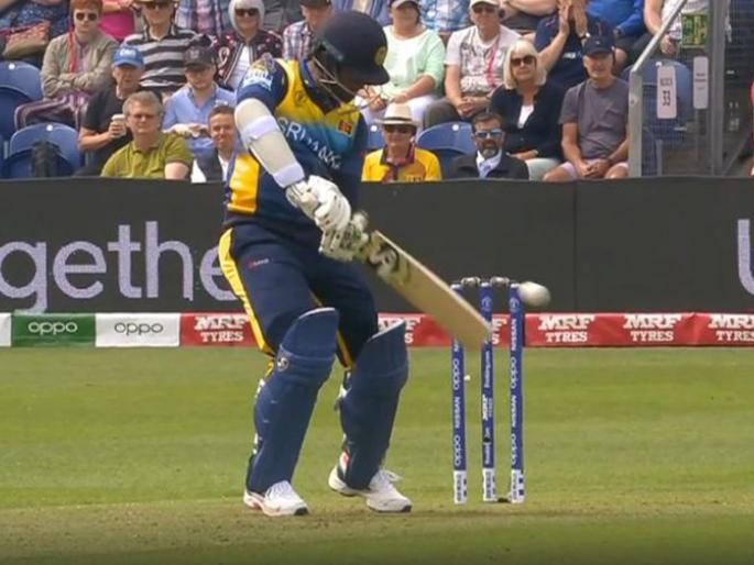 ICC World Cup 2019 NZvSL : Lahiru Karunaratne's lucky escape! Ball hits the stumps but bails unmoved | ICC World Cup 2019 NZvSL : याला म्हणतात लक; चेंडू स्टम्प्सवर आदळला, पण बेल्स तशाच राहिल्या; पाहा व्हिडीओ