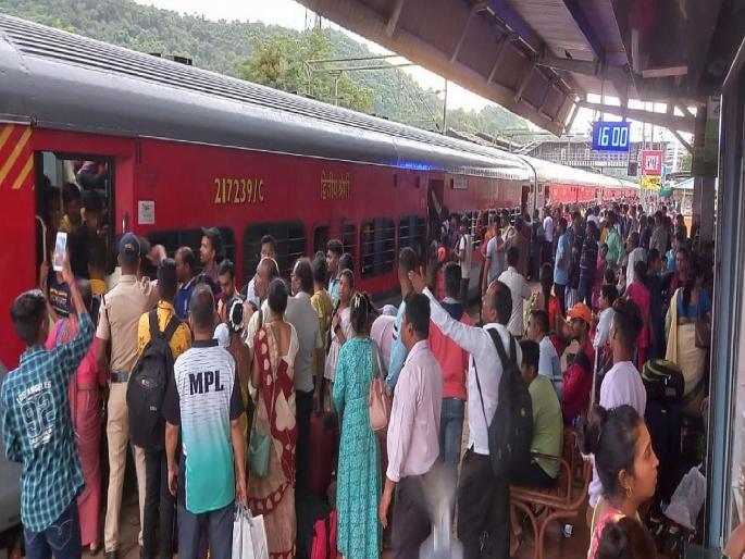 The return of servants who went to Konkan; Booking of ST, Railway Special Trains | कोकणात गेलेल्या चाकरमान्यांना परतीचे वेध; एसटीचे बुकिंग, रेल्वेच्या विशेष गाड्या The return of servants who went to Konkan; Booking of ST, Railway Special Trains | कोकणात गेलेल्या चाकरमान्यांना परतीचे वेध; एसटीचे बुकिंग, रेल्वेच्या विशेष गाड्या